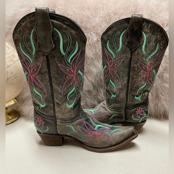 Corral Flowered Embroidery & Rhinestones Western Boots - Sz 4.5 - Picture 4 of 11